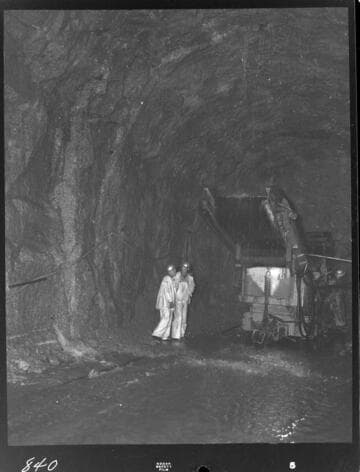 Big Creek - Mammoth Pool - Seam along left rib - outlet