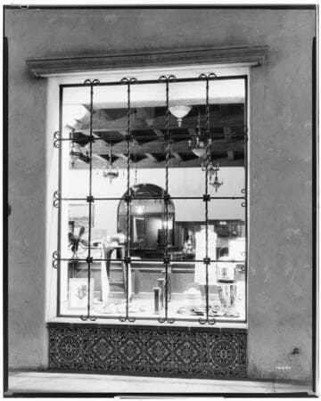 D2.3 - Displays, Window - Pasadena Office