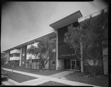 Apartment building with emphasis on recreation amenities