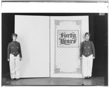 D2.1 - Displays, misc. - Busy Buttons and Dick Smith's Big Book of Bunk