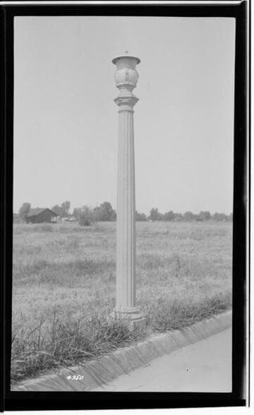 Street lighting post in Visialia