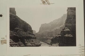 Down to 30 Mile Damsite from Mile 186.3. The nest of rocks near the left bank at bottom margin appears in 64-4-3 CTCN 185-17