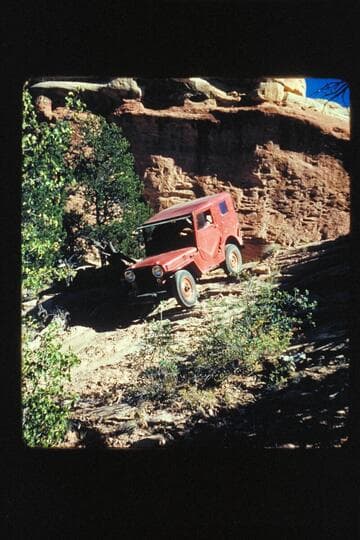 Red Jeep, downhill