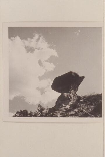 Balanced rock along the trail to Rainbow Bridge