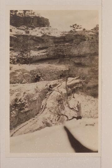 Tourists on Kaibab Trail