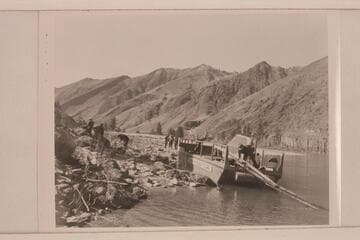 Unshipping the sweeps at the end of the trip near Higgins