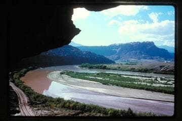 Down from ruins to Hite Ferry