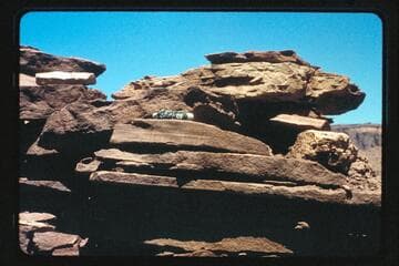 Julien at fort, Hite