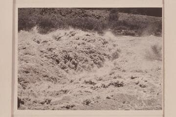 The big hole in Vulcan Rapid at the right bank. The "Rattlesnake" capsized on the far side of the big wave