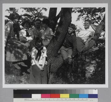 Edwin Powell Hubble and six unidentified companions (four young women and two teenage boys) posed in a tree
