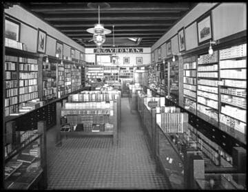 Vroman's bookstore, Pasadena, Interior