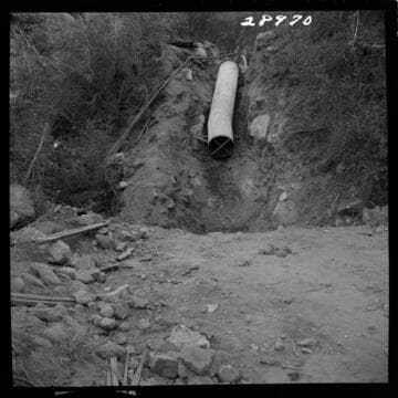 Kaweah #2 - First section of siphons, Flume #1
