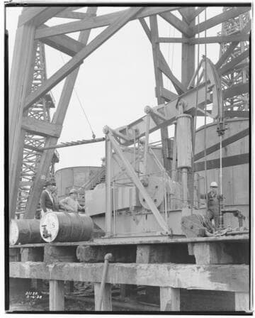 O1 - Oil Wells & Equipment - Electric Oil Pump at Italo Petroleum Co