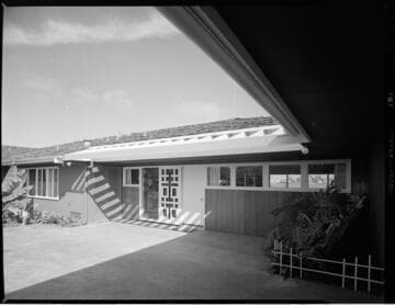 Luxurious shoreline home with 1 variant