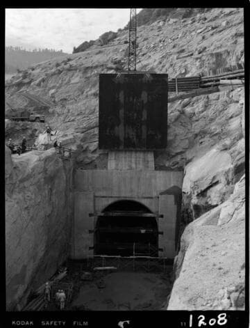 Big Creek - Mammoth Pool - Prior to lowering gate