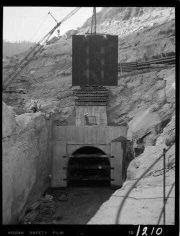 Big Creek - Mammoth Pool - Prior to lowering gate