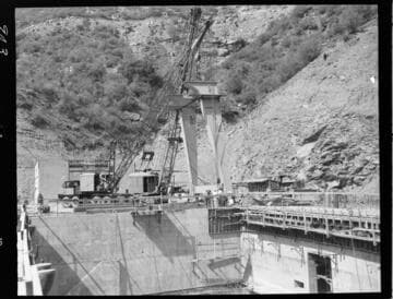 Big Creek - Mammoth Pool - Gantry crane under construction