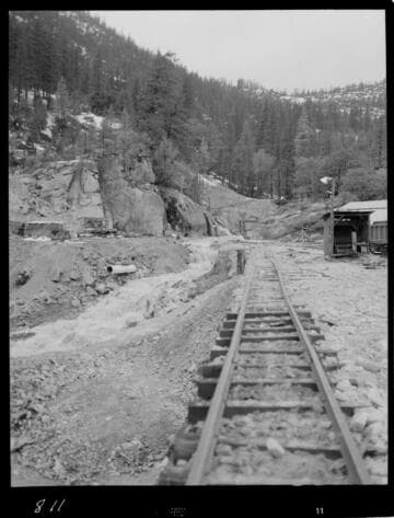 Big Creek - Mammoth Pool - General view of Shakeflat area