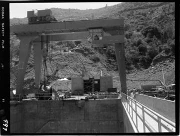 Big Creek - Mammoth Pool - Gantry crane lifting Butterfly Valve