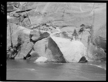Big Creek - Mammoth Pool - Drilling on boulders, East abutment