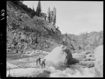 Big Creek - Mammoth Pool - Drilling boulders in river bottom of damsite