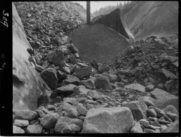 Big Creek - Mammoth Pool - General view of boulders in river bottom at downstream rock toe area