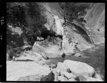 Big Creek - Mammoth Pool - Diversion tunnel outlet from river