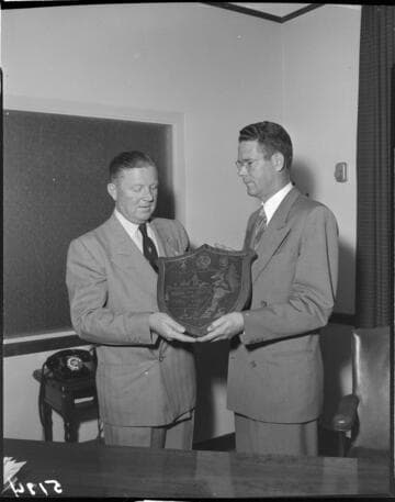 Presentation of public service award to SCE from the Forest Service