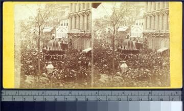 Crowd 6th and Chestnut