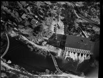 Aerial photo of Powerhouse #1,  and Dam 4 close