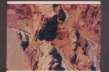 Mouth of Wahweap Creek. Approximate gauge: 31,000 cfs