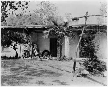 House located between El Molino Ave. and the Huntington Library