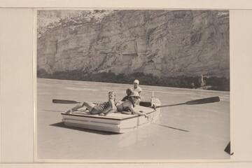 Nevills at the oars of the "WEN", one of his first "Cataract Boats". Joan Nevills and Ros Johnson are on the stern while Al Milotte sits forward