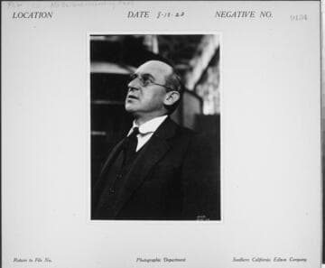 P1.2 - Portraits, misc. - Mister Ballard inspecting PH #3