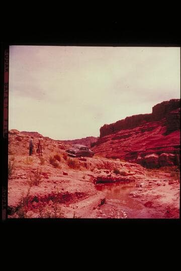 Detour built around inlet above Paria Riffle. Lees Ferry gauge: 104,000 cfs