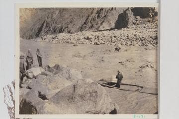 Saving Bus Hatch's boat at right bank at Hermit Rapid. Bright Angel gauge: 2,070 cfs