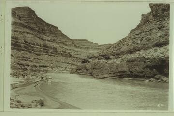 Nevills run from Sand Island to Mexican Hat. Upstream at head of gorge