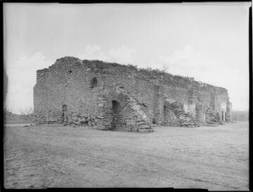 San José y San Miguel de Aguayo. Granary, alternate view
