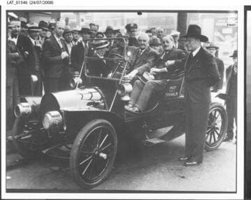 Harry Chandler in 1907 Model G Franklin car next to F.X. Pfaffinger