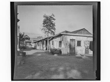 Unidentified house near city buildings