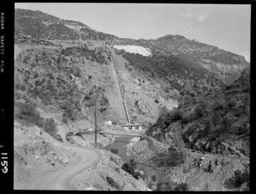 Big Creek - Mammoth Pool - General view lowering penstock