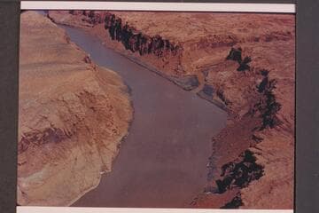 Mouth of Navajo Creek. Mile 25.4. Approx. gauge: 31,000 cfs